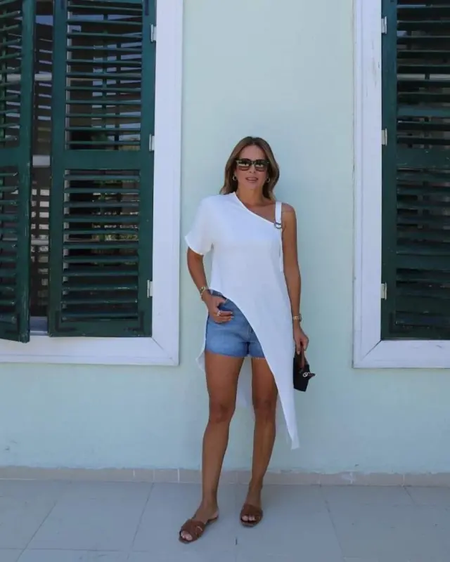 Kadın Tek Omuzu Açık Askılı Asimetrik Kesim Detaylı Bluz - 1