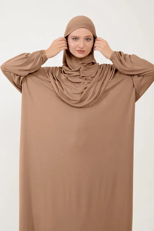 Kadın Tesettür Pamuklu Başörtülü Namaz Elbisesi Dantelli Tek Parça Penye Kumaş-Sütlü Kahve - 2