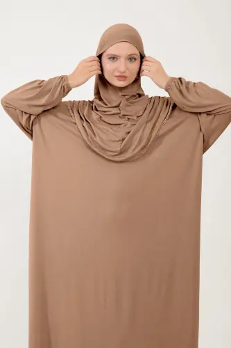 Kadın Tesettür Pamuklu Başörtülü Namaz Elbisesi Dantelli Tek Parça Penye Kumaş - Sütlü Kahve - SONBAHARMODA (1)