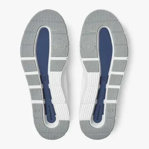 On Women's The Roger Advantage Sneakers - ON (1)