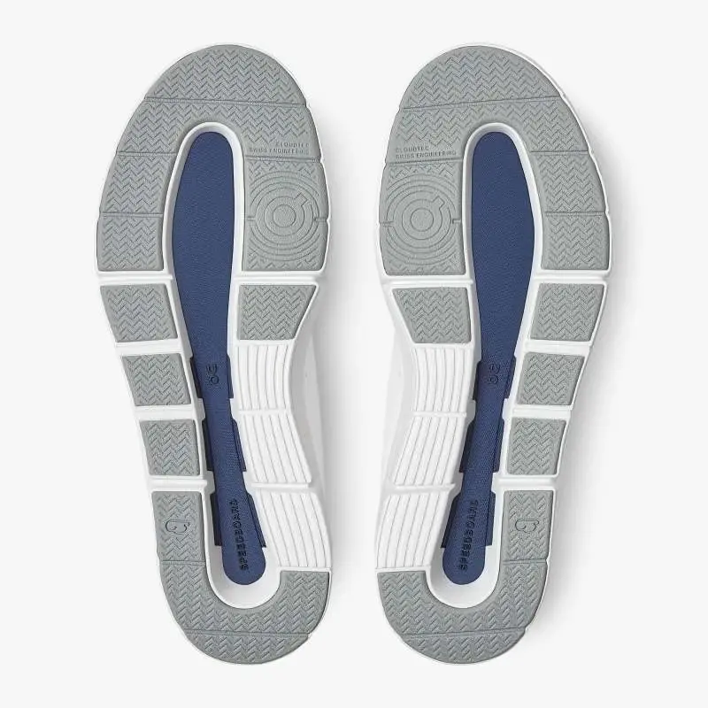 On Women's The Roger Advantage Sneakers - 2