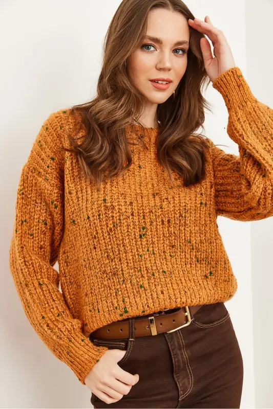 Kadın Turuncu Renk Detaylı Yumuşak Detaylı Oversize Triko Kazak KZK-19000862-Turuncu - 3