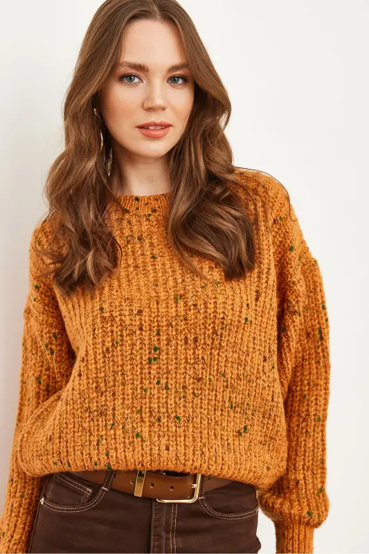 Kadın Turuncu Renk Detaylı Yumuşak Detaylı Oversize Triko Kazak KZK-19000862-Turuncu - 4