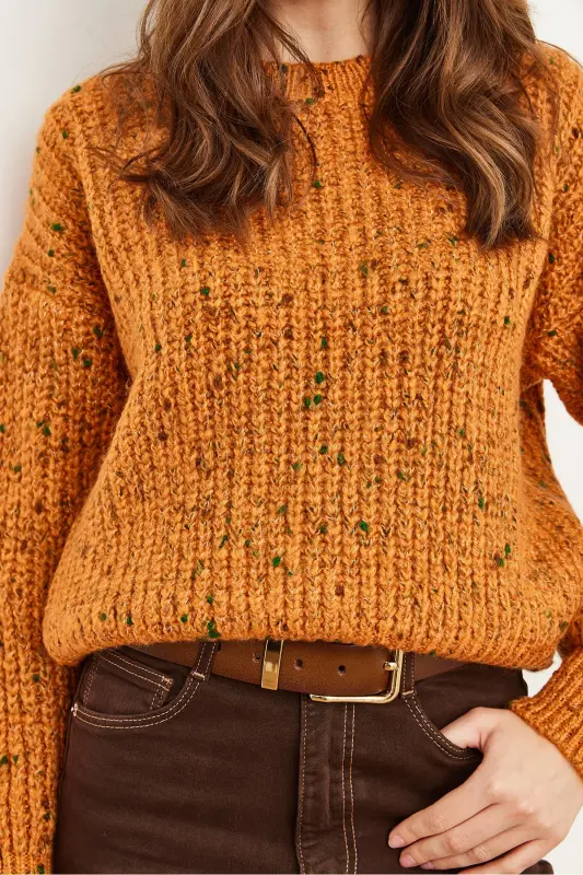 Kadın Turuncu Renk Detaylı Yumuşak Detaylı Oversize Triko Kazak KZK-19000862-Turuncu - 6