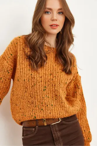 Kadın Turuncu Renk Detaylı Yumuşak Detaylı Oversize Triko Kazak KZK-19000862-Turuncu 