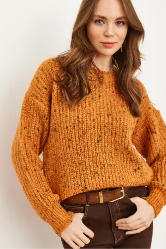 Kadın Turuncu Renk Detaylı Yumuşak Detaylı Oversize Triko Kazak KZK-19000862-Turuncu - OLALOOK (1)