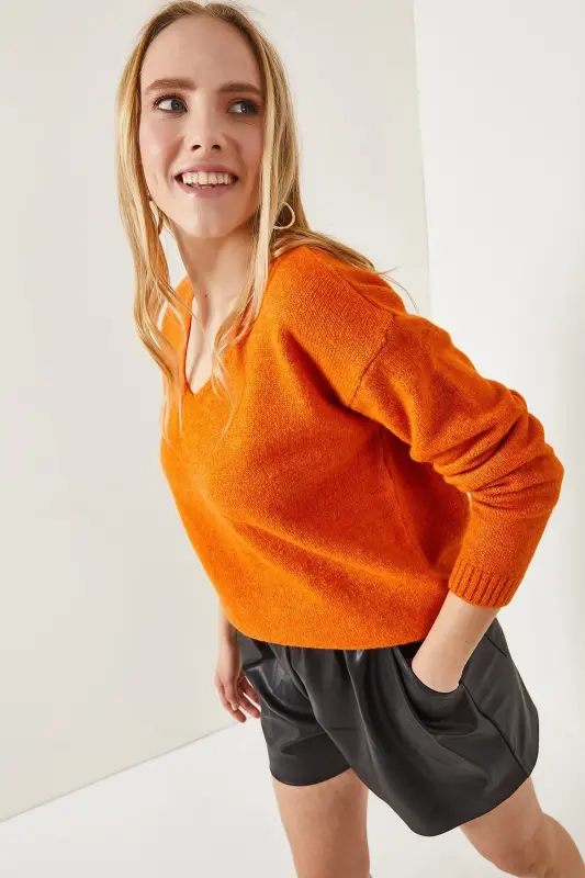 Kadın Turuncu V Yaka Yumuşak Dokulu Triko Kazak KZK-19000598-Turuncu - 4