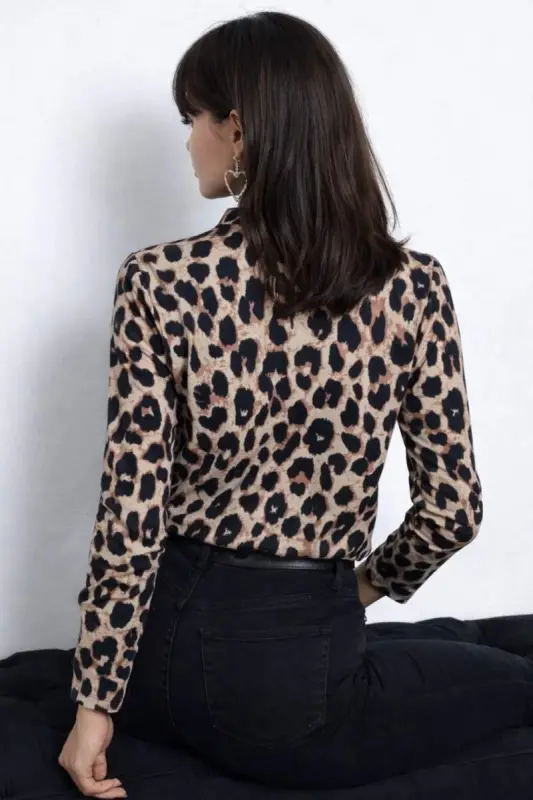 Kadın Uzun Kollu V Hakim Yakalı Leopar Desenli Süprem Bluz - 3