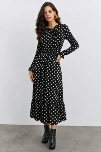 Kadın Uzun Kollu Yakası Bağcıklı Uzun Puantiyeli Krep Maxi Elbise - BÜYÜKBEDENIZ (1)