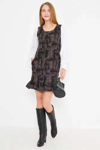 Kadın Vizon U Yaka Eteği Fırfır Detaylı Uzun Kol Cepli Elbise ARM-25K001052-Vizon - 1