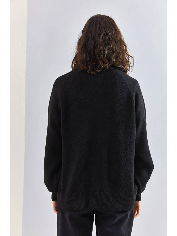 Siyah Kadın Yakası İlikli Balıkçı Yaka Çizgili Triko Kazak-Siyah - 8