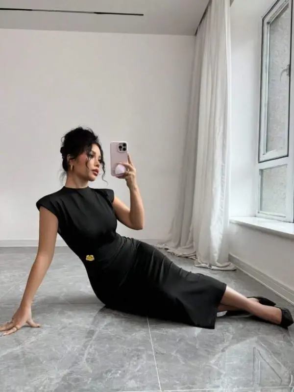 Kadın Yarı Balıkçı Yaka Kısa Kollu çicek Aksesuar Detaylı Midi Dalgıç Elbise - 6