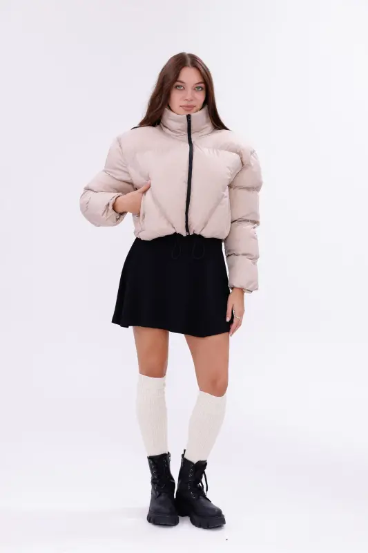 Kadın Yeni Sezon Çapraz Dikişli Kışlık Mont Lastik Detaylı Crop-Bejcropmont1 - MYPAGEBUTIK