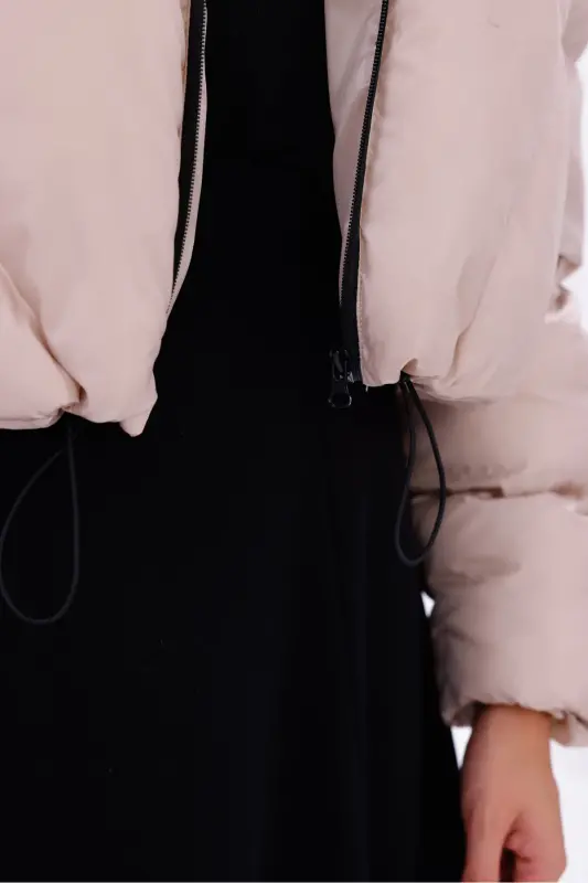 Kadın Yeni Sezon Çapraz Dikişli Kışlık Mont Lastik Detaylı Crop-Bejcropmont1 - 8