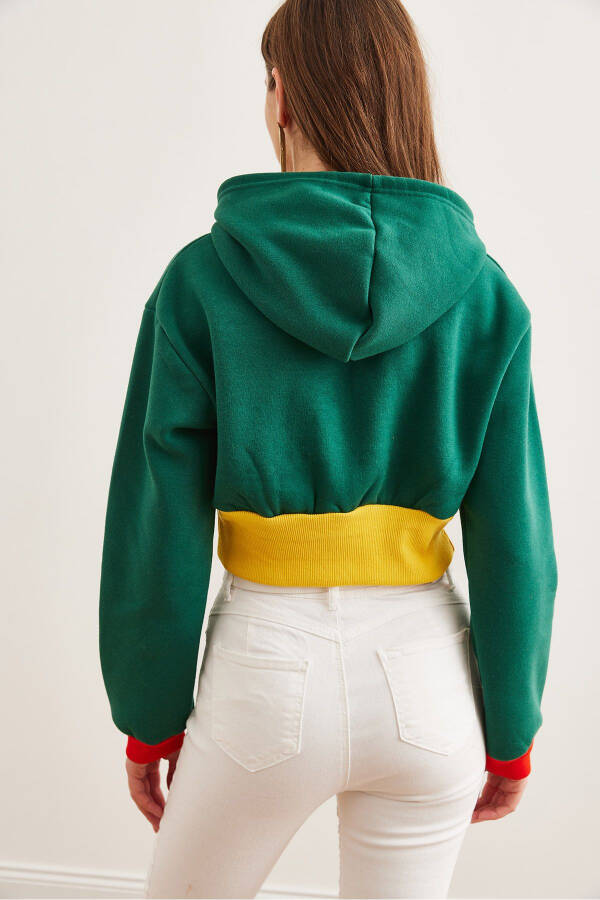 Kadın Yeşil Sarı Renk Detaylı Şardonlu Fermuarlı Crop SweatshirtSWT-19000707 - 5