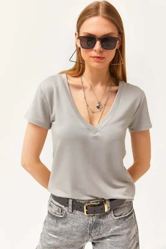 Kadın Yunus Gri Derin V Yaka Modal Tuşeli Tişört TSH-19000773-Yunus Gri - OLALOOK