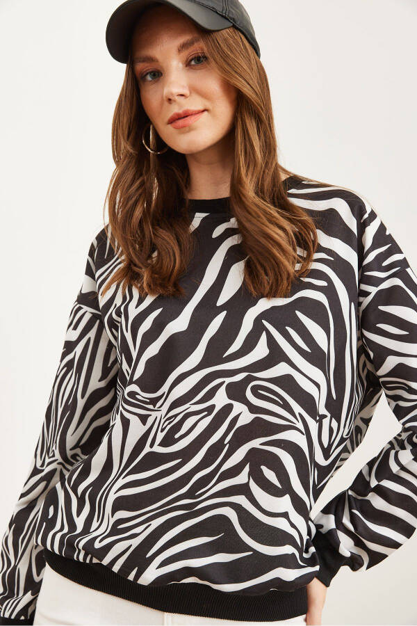 Kadın Zebra Basic Yumuşak Dokulu Salaş Sweatshirt SWT-19000457 - Zebra - 6