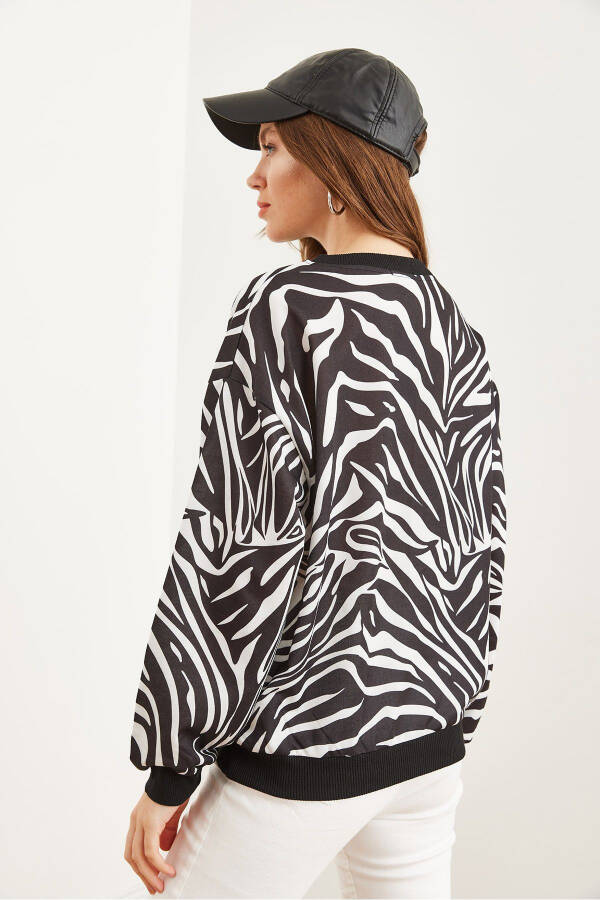 Kadın Zebra Basic Yumuşak Dokulu Salaş Sweatshirt SWT-19000457 - Zebra - 7
