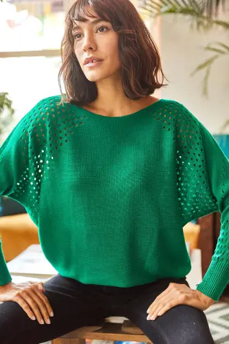 Kadın Zümrüt Yeşili Ajurlu Yarasa Oversize Triko Kazak KZK-19000524-Zümrüt Yeşili - OLALOOK (1)