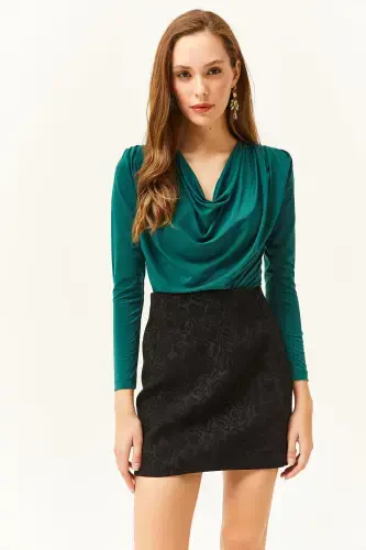 Kadın Zümrüt Yeşili Vatkalı Pileli Degaje Yaka Bluz BLZ-19002419-Zümrüt Yeşili - OLALOOK (1)