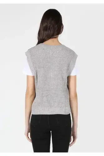 Regular Fit V Yaka Düz Kadın Gri Kazak - COLIN’S (1)