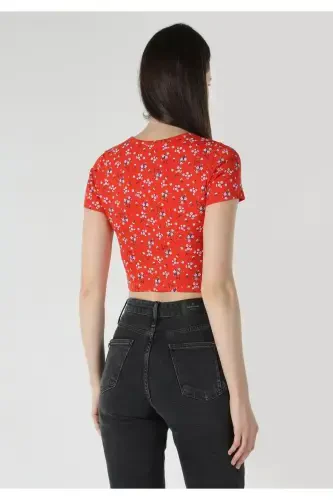 Slim Fit Yuvarlak Yaka Çiçekli Kadın Kirmizi Kısa Kol Tişört - COLIN’S (1)