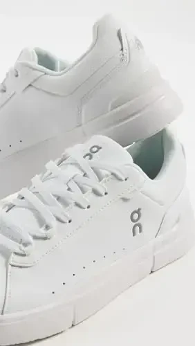 On Women's The Roger Advantage Sneakers - 5