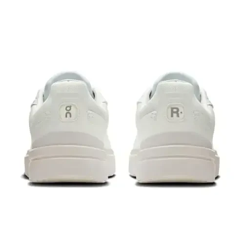 On Women's The Roger Advantage Sneakers - 6