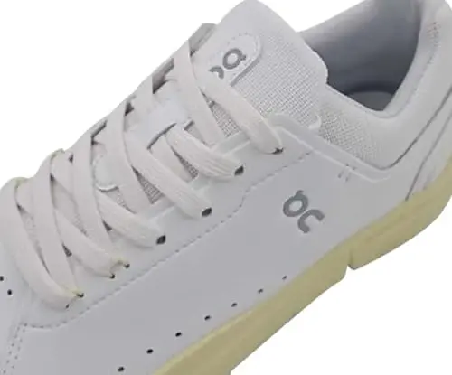 On Women's The Roger Advantage Sneakers - 2