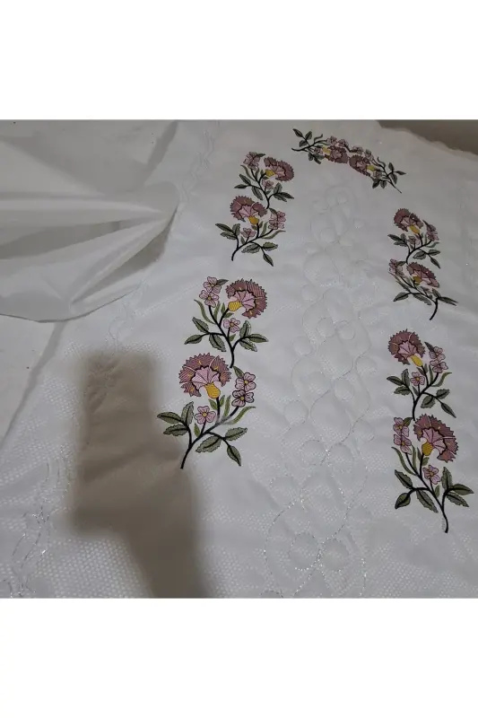 Kanaviçe Karanfil Işlemeli Etamin Kumaş Tek Seccade-Karanfil Siyaha Kırmızı Seccade - 3