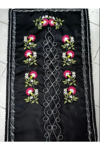 Kanaviçe Karanfil Işlemeli Etamin Kumaş Tek Seccade-Karanfil Siyaha Mavi Seccade - ÇT ÇEYIZCI TEKSTIL (1)