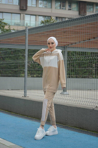 Kaputli Ikki Qismli Sport Kostyumi Trn1016 Latte - BURCU TESETTÜR