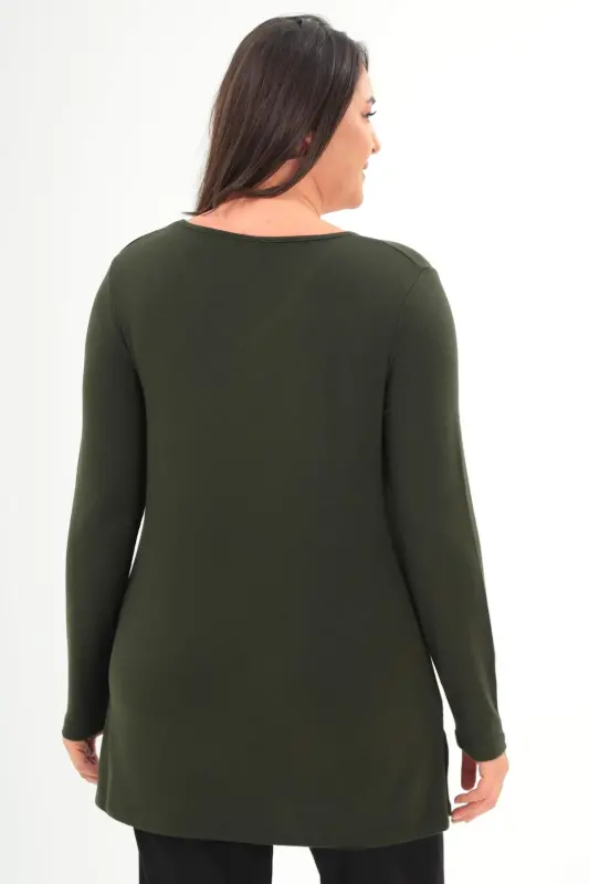 Katta hajmli V-bo'yinli yorilgan oddiy xaki bluza - 1