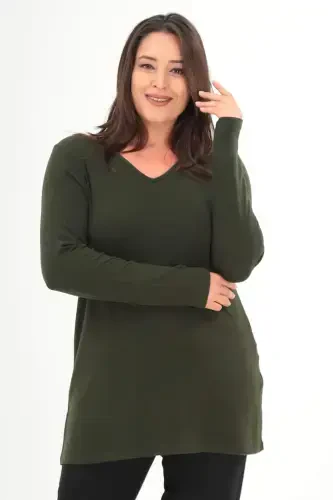 Katta hajmli V-bo'yinli yorilgan oddiy xaki bluza - 2