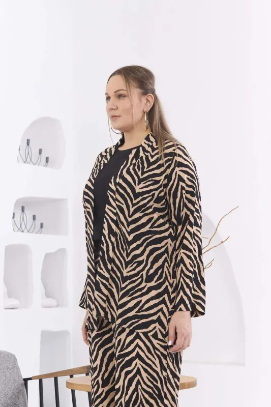 Katta o'lchamdagi kurtka futbolka shim kostyum qora - 2