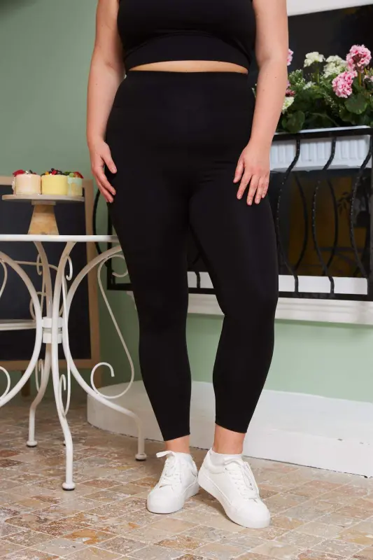 Katta oʻlchamli sport leginsi qora - 1