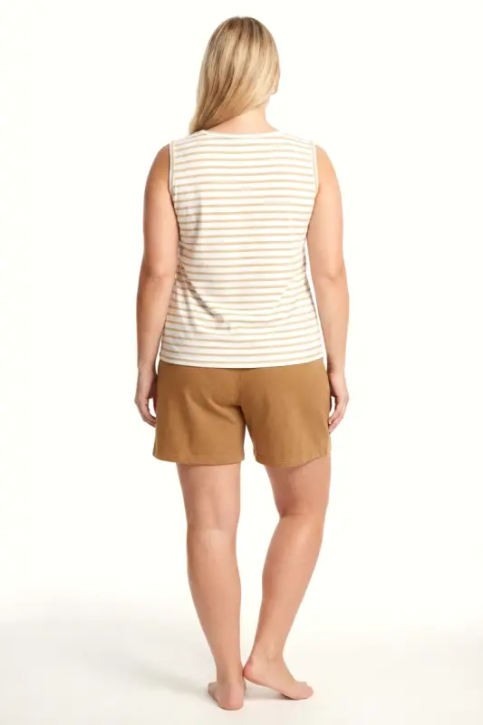 Katta o‘lchamli, yo‘l-yo‘lli, shortili va maykali, cho‘ntakli ayollar pijama to‘plami – Bej - 3