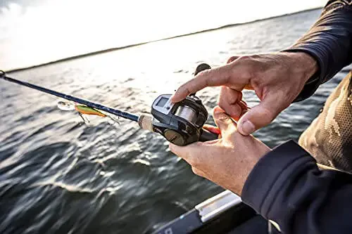 Катушка для спиннинга Abu Garcia Max Digital Line Counter Low Profile Baitcast, размер LP (1498727), карбоновый звездчатый тормоз, максимальный вес 20 фунтов | 9,0 кг, прочная, легкая и прочная, черная - 6