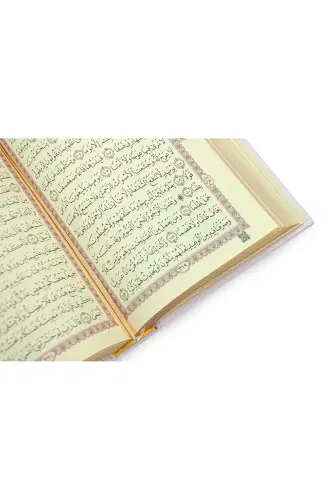 Kelin boʻchchasiga mos sovgʻalik Madina xattli Qurʼoni Karim va sep uchun joynamoz toʻplami pushti-pushti - 4