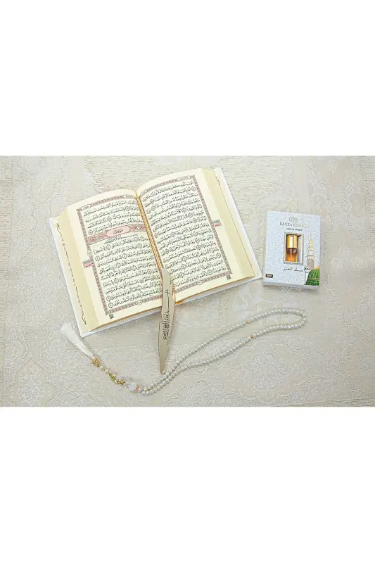Kelin Bohchasiga Mos Sovg'alik Madina Xatli Qur'oni Karim va Seplik Joynamoz To'plami Oq-Oq - 4