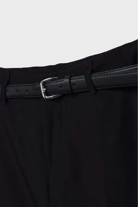 Kemerli ve dökümlü straight fit kumaş pantolon - Siyah - 3