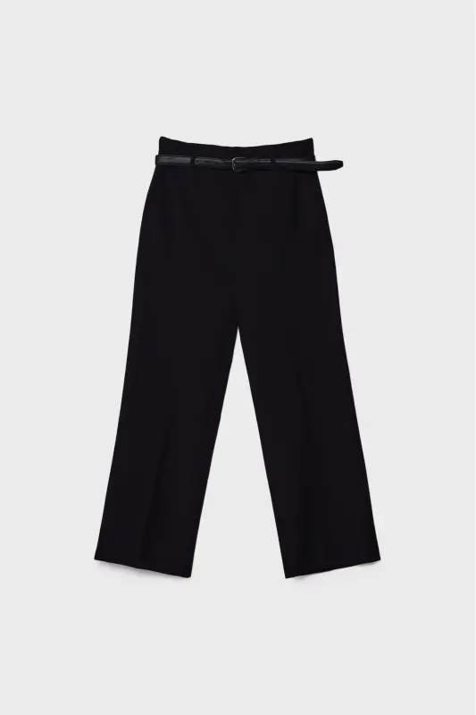 Kemerli ve dökümlü straight fit kumaş pantolon - Siyah - 4