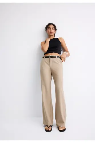 Kemerli ve dökümlü straight fit kumaş pantolon - Kahverengi - 4