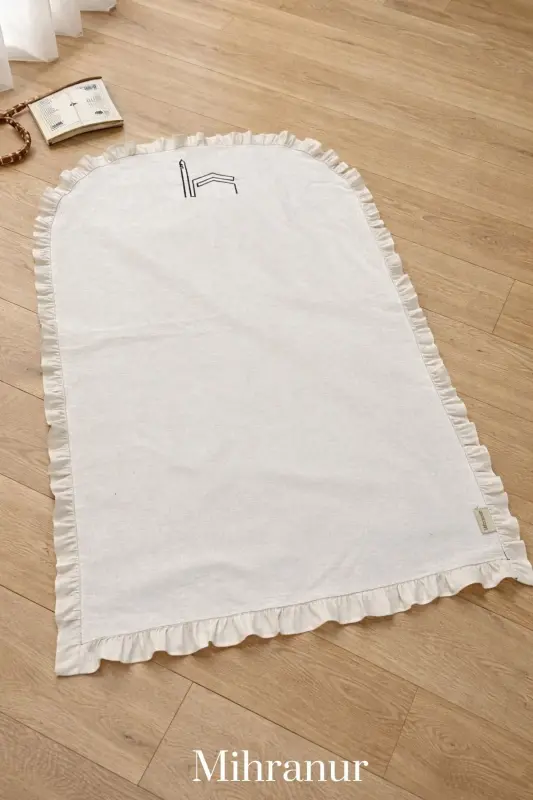 Keten Minimal Kabe İşlemeli Fırfırlı Seccade Çeyiz Bohça Umre ve Hac Hediyelik Namazlık Tesbihli-Fırfırlı - 1