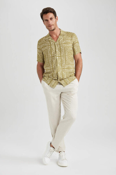 Khaki short-sleeved modern fit shirt with Apache collar. - 2