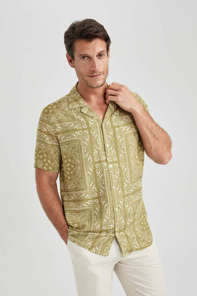 Khaki short-sleeved modern fit shirt with Apache collar. - 3