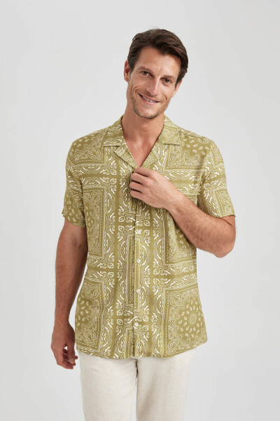 Khaki short-sleeved modern fit shirt with Apache collar. - 7