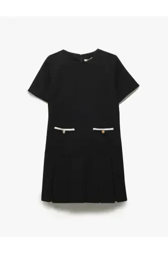 Kısa Kollu Bisiklet Yaka Aplike Çift Cep Detaylı A Kesim Mini Pileli Elbise - 3