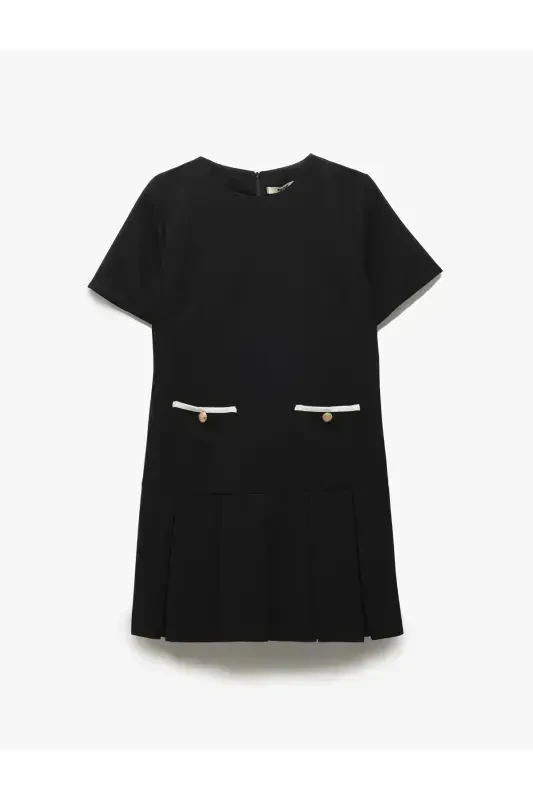 Kısa Kollu Bisiklet Yaka Aplike Çift Cep Detaylı A Kesim Mini Pileli Elbise - 3