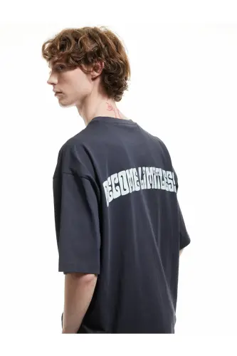 Kısa Kollu Bisiklet Yaka Tok Kumaş Pamuklu Arkası Baskılı Tişört-Antrasit - KOTON (1)